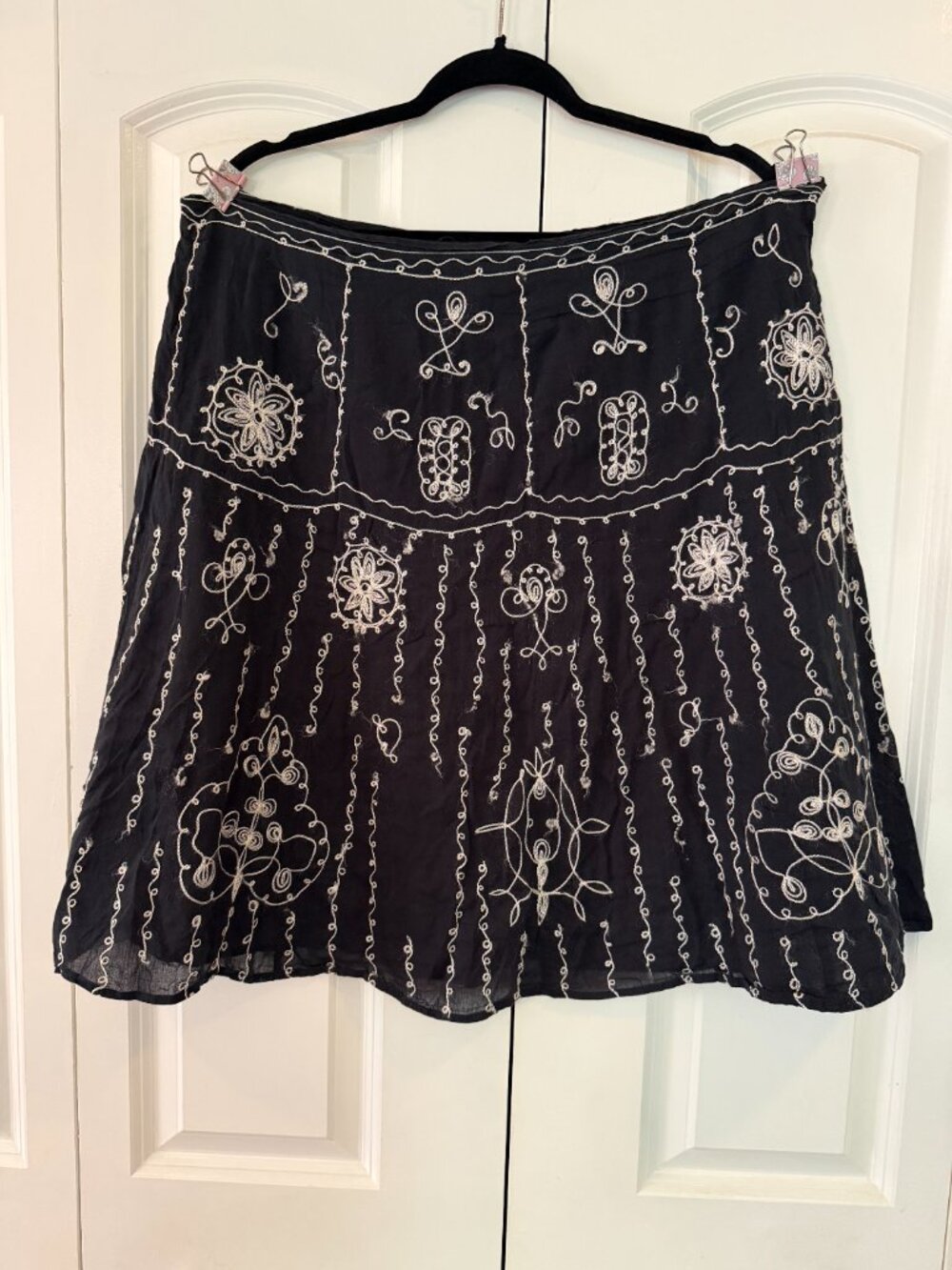 Uniform John Paul Richard Embroidered Skirt | Black | Size Large